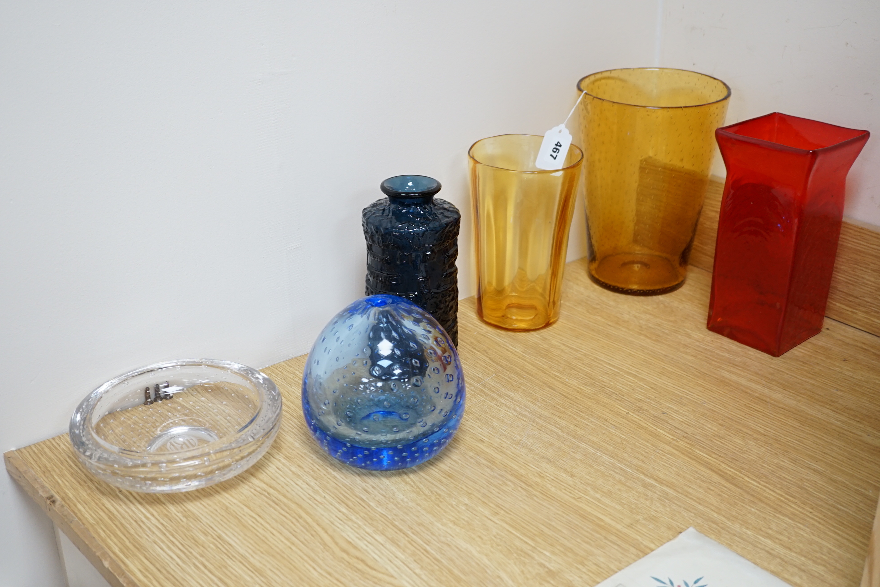 Seven pieces of Whitefriars ‘Controlled Bubble’ glass together with five other various pieces of glass (12) tallest 25cm